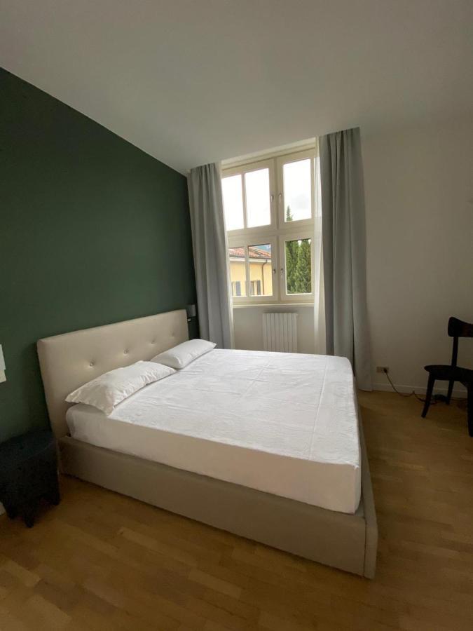 Little Marina Apartment Malgrate Bagian luar foto