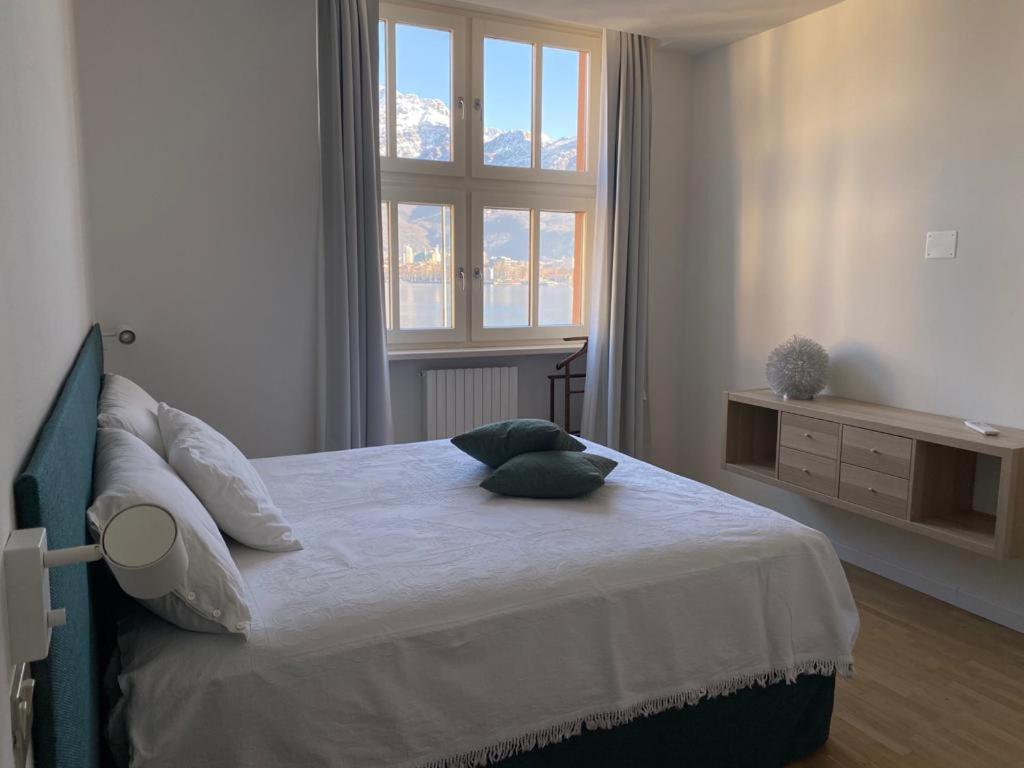 Little Marina Apartment Malgrate Bagian luar foto