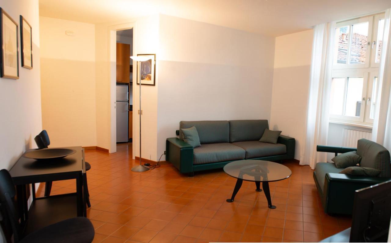 Little Marina Apartment Malgrate Bagian luar foto