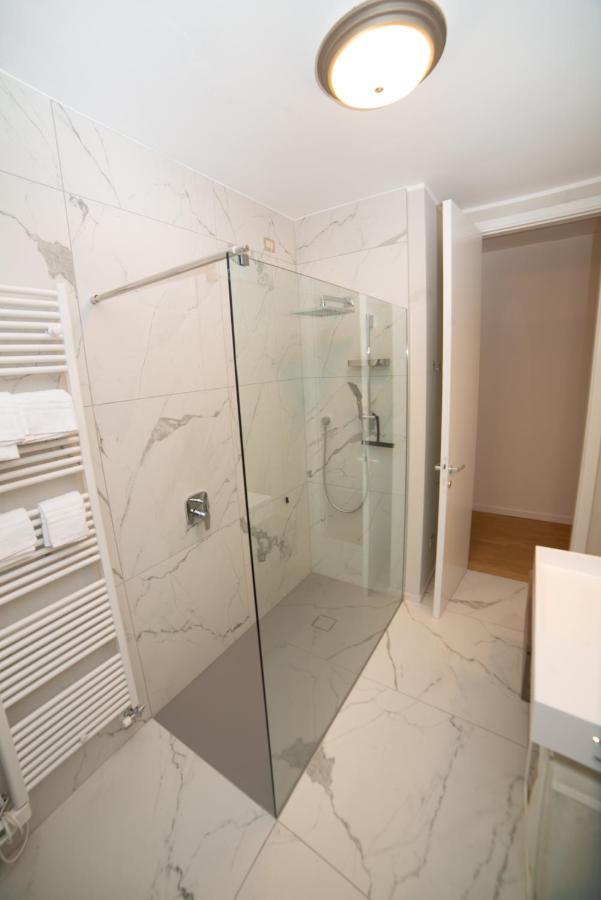 Little Marina Apartment Malgrate Bagian luar foto